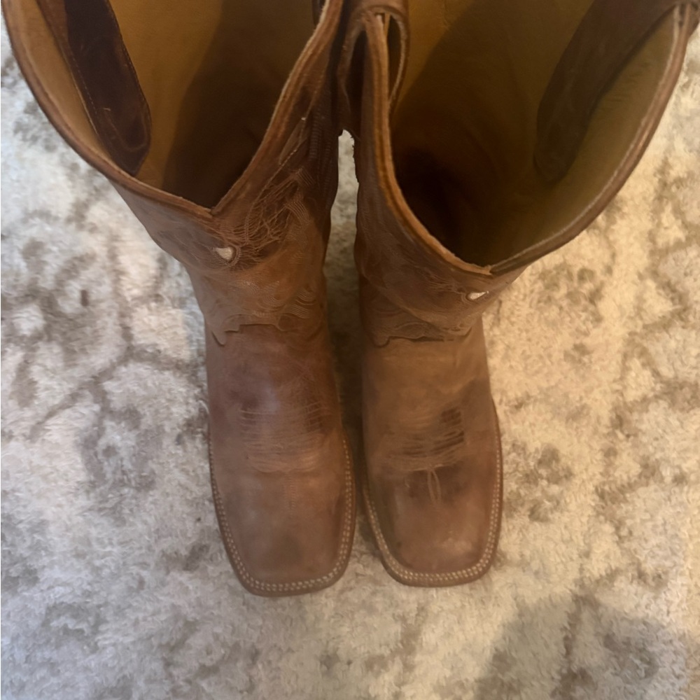 Idyllwind Tan and Brown Leather Boots
